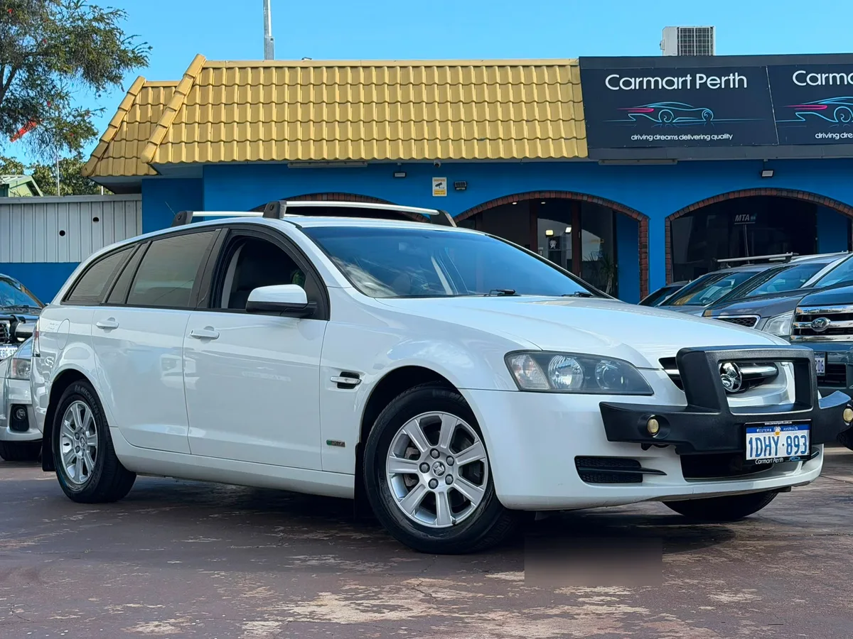 2010 Holden Commodore — photo 1