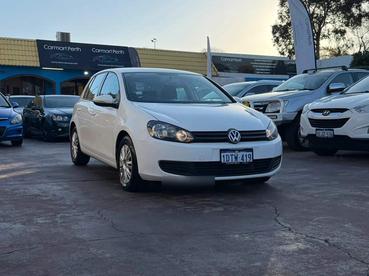 2011 Volkswagen Golf — photo 1