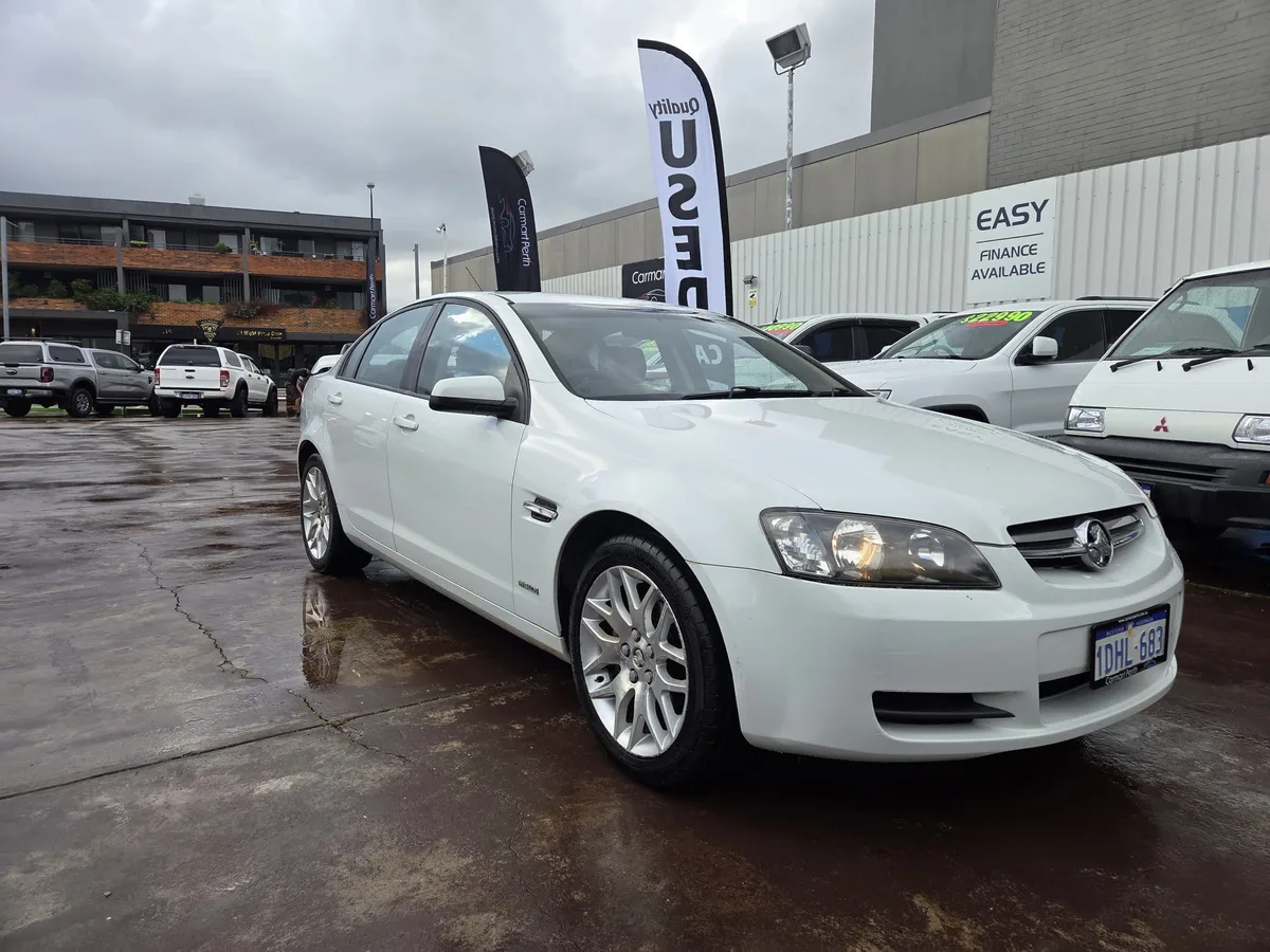 2010 Holden Commodore — photo 1