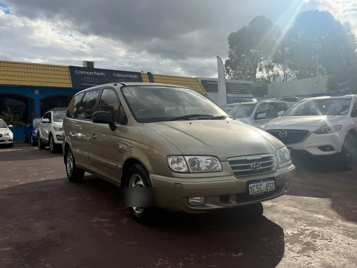 2007 Hyundai TRAJET — photo 1