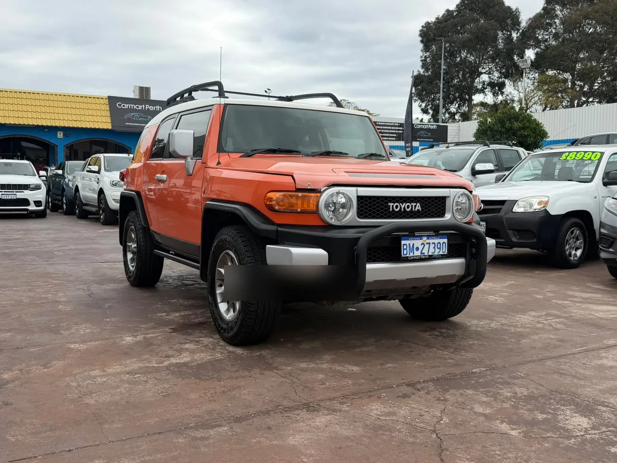 2012 Toyota FJ CRUISER — photo 1
